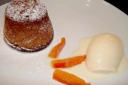 Warmer Schokokuchen mit fl&uuml;ssigem Tr&uuml;ffelkern und Sezchuanpfeffer - Eis