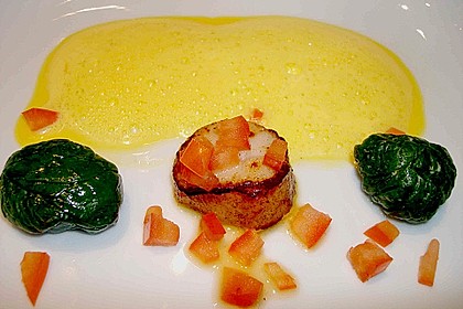 Spinat - Lachs - P&auml;ckchen mit Jakobsmuschel und Safransauce