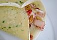 Cr&ecirc;pes mit Camembert und Birnen, Pinienkernen und Preiselbeeren