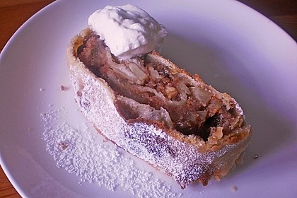 Alt-Wiener Apfelstrudel 11
