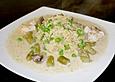H&uuml;hnerfrikassee mit gr&uuml;nem Spargel, Champignons und Risi Bisi