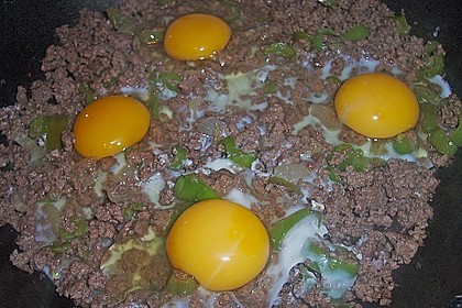 R&uuml;hrei mit Hackfleisch und Zwiebeln 2