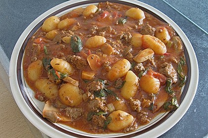 Gnocchi - Hack - Pfanne mit Basilikum