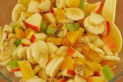 Obstsalat mit Waln&uuml;ssen