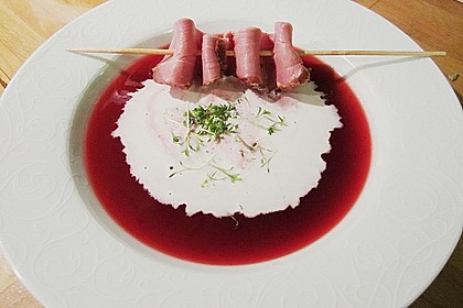 Essenz von Roter Bete mit Zitronensahne 3