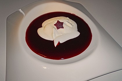 Essenz von Roter Bete mit Zitronensahne 4