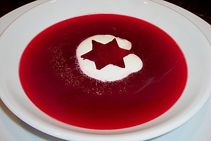 Essenz von Roter Bete mit Zitronensahne 5