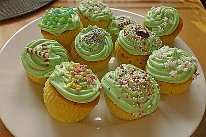 Vanilla Cupcakes 25