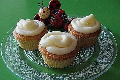 Vanilla Cupcakes 34