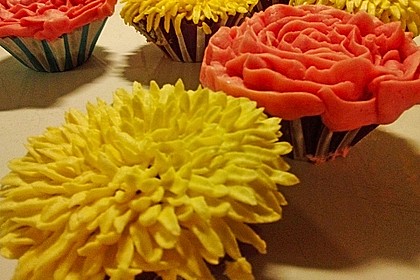 Vanilla Cupcakes 2
