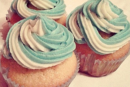 Vanilla Cupcakes 18