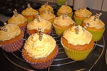 Vanilla Cupcakes 6