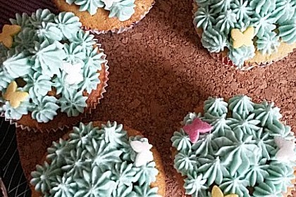 Vanilla Cupcakes 4
