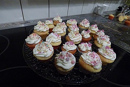 Vanilla Cupcakes 35