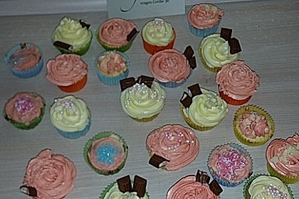Vanilla Cupcakes 8