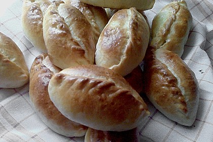 Gef&uuml;llte Teigtaschen, Piroggen mit Kohl