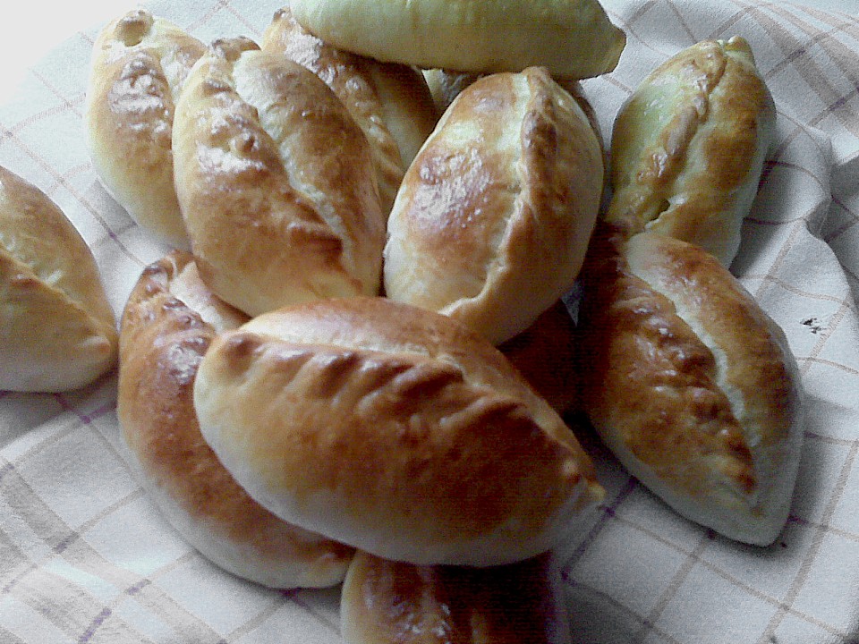 Gefüllte Teigtaschen, Piroggen mit Kohl (Rezept mit Bild) | Chefkoch.de