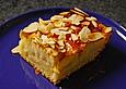 Feiner Apfelkuchen, mit Quarkr&uuml;hrteig und Mandelbl&auml;ttchen