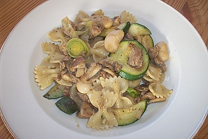 Farfalle mit Tatar, Riesenbohnen und Champignons 1