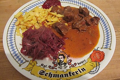 Hirschgulasch mit Rotwein und Speck 18