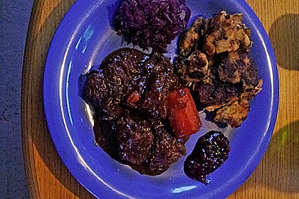 Hirschgulasch mit Rotwein und Speck 26