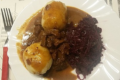 Hirschgulasch mit Rotwein und Speck 13