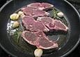 Lammkoteletts mit Champignon - Lauch - Gem&uuml;se und Petersilienkartoffeln