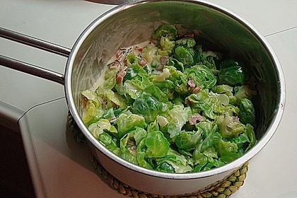 Rosenkohlbl&auml;tter in Speck - Sahneso&szlig;e
