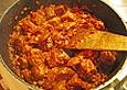 Gulasch mit Zwiebeln und Paprika