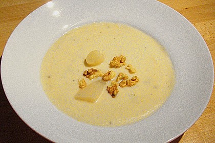 Schwarzwurzelsuppe mit Waln&uuml;ssen