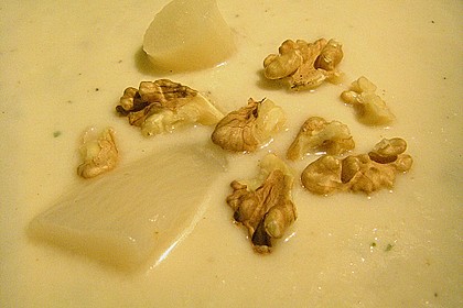 Schwarzwurzelsuppe mit Waln&uuml;ssen 1