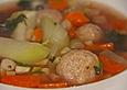 Bunte Gem&uuml;sesuppe mit Nudeln und Kl&ouml;&szlig;chen