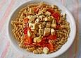 Pasta mit Tomaten, Tofu und Sonnenblumenkernen
