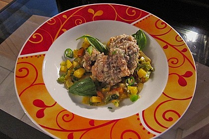 Pilzsemmelkn&ouml;del mit Paprikaragout 1
