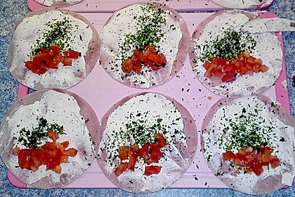 Schinkenr&ouml;llchen mit Kr&auml;uterfrischk&auml;se und frischen Tomaten 1