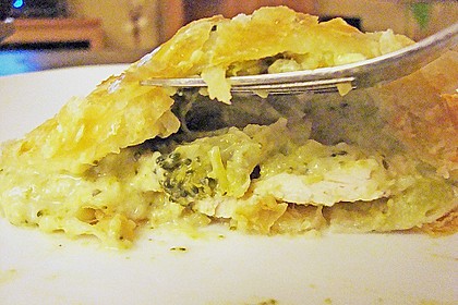 Bl&auml;tterteigtaschen mit Brokkoli und H&auml;hnchen 1
