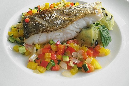 Skreifilet mit mediterranem Gem&uuml;se und Kartoffel - Oliven - P&uuml;ree 1