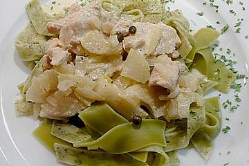 Putengeschnetzeltes mit Bandnudeln und Pfefferrahmsauce