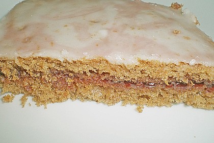 Gew&uuml;rzkuchen mit Johannisbeerf&uuml;llung