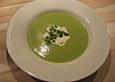 Erbsencremesuppe mit Minzjoghurt