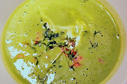 Erbsencremesuppe mit Minzjoghurt 3