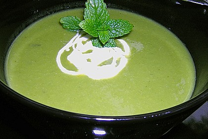 Erbsencremesuppe mit Minzjoghurt 4