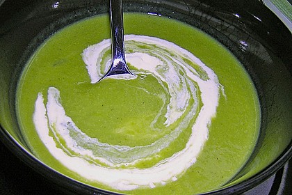 Erbsencremesuppe mit Minzjoghurt 5