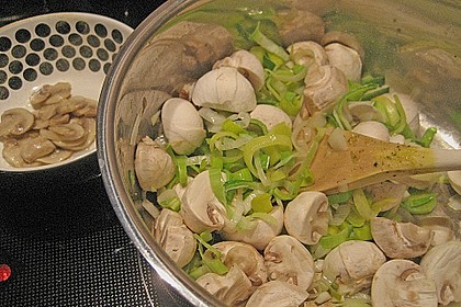 Champignon - Cremesuppe mit Salbei 5