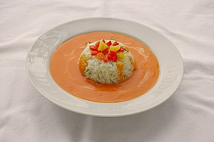 Rote Paprikacremesuppe mit Reis
