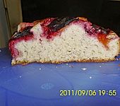 Nusskuchen mit Pflaumen (Bild)