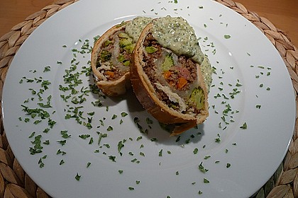 Gem&uuml;sestrudel mit Kr&auml;utersauce