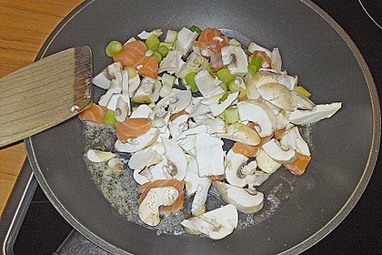 Spinatnudeln mit Champignons und Lachs