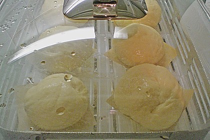 Hefeklöße im Vitalis Dampfgarer 6