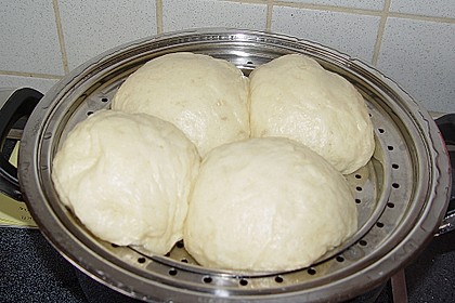 Hefeklöße im Vitalis Dampfgarer 7